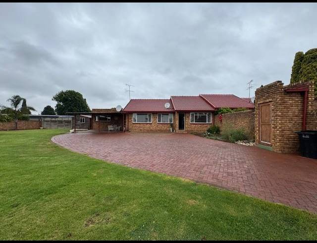 3 BEDROOM TOWNHOUSE FOR SALE IN GLEN MARAIS